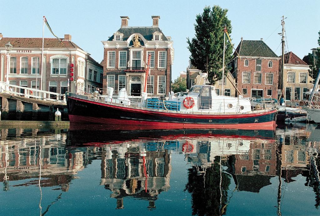 Reddingsboot Harlingen Boat Hotel Buitenkant foto